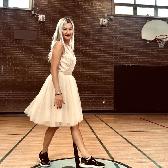 Chic satin beige party gown with a skirt Size 12 - Picture 2 of 4